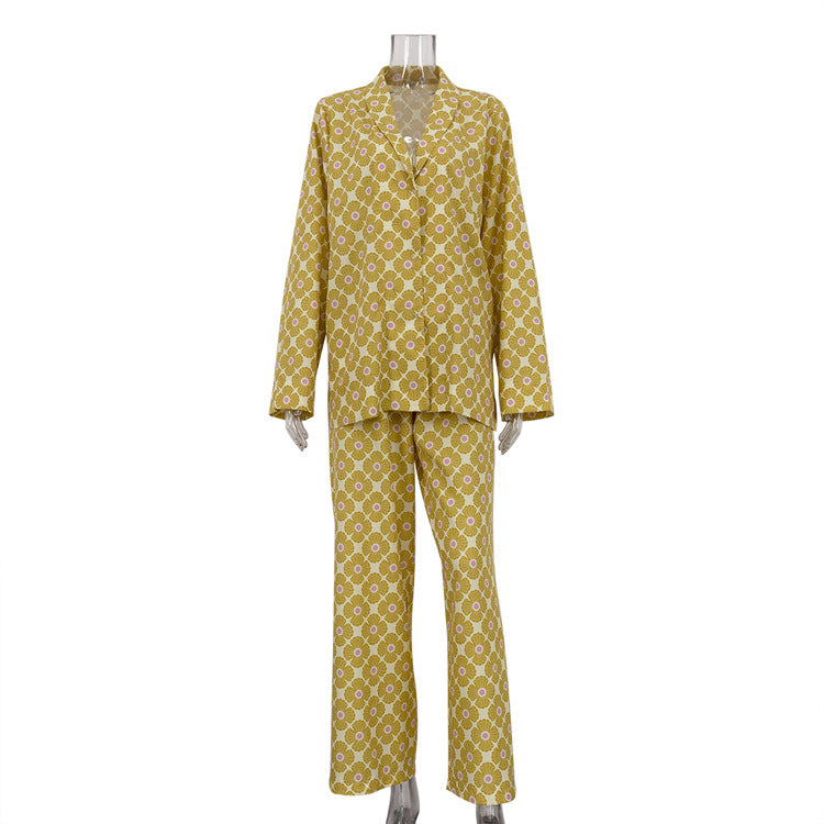 Well Tailored Cardigan with a Graceful Silhouette