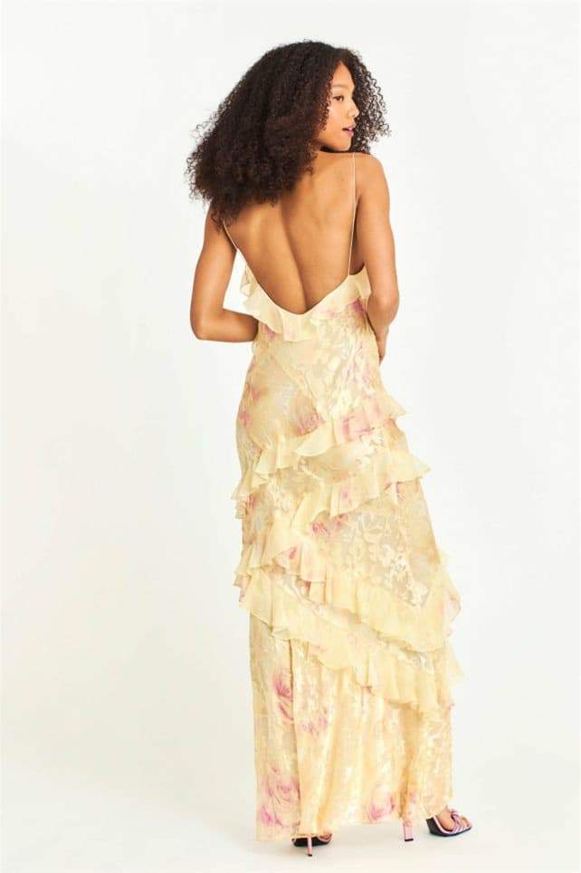 Effortlessly Elegant Dress with a Timeless Design