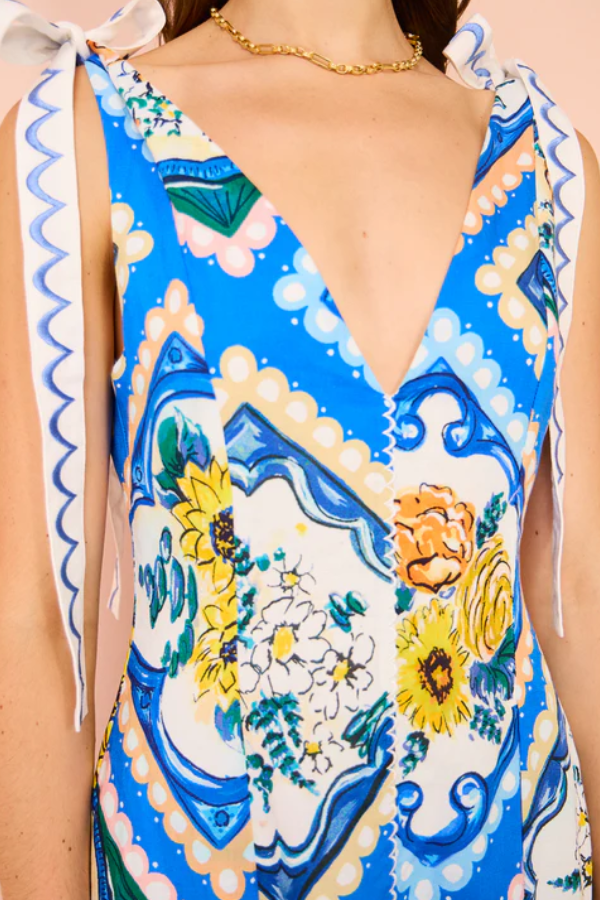 Beautifully Finished Dress in a Timeless Design