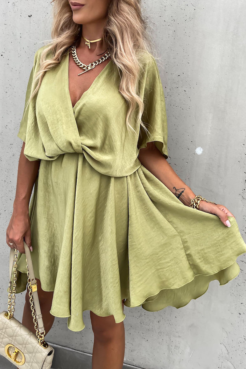 Well Tailored Dress with a Graceful Silhouette