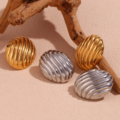 Charming Gold Earring for Any Occasion