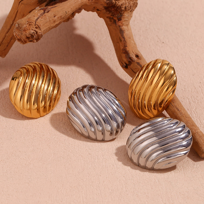 Charming Gold Earring for Any Occasion