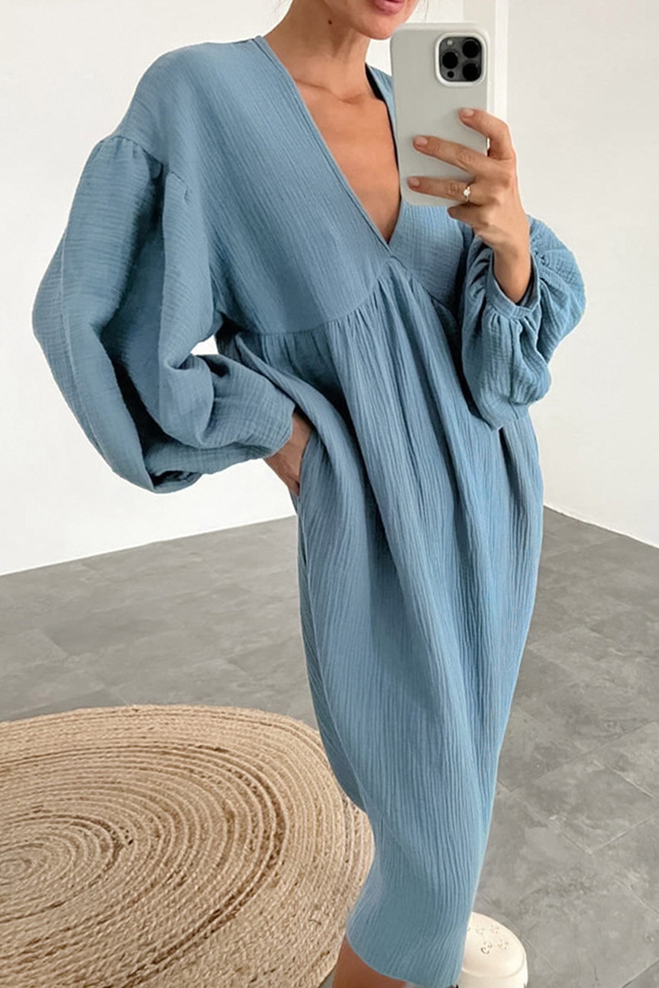 Effortlessly Elegant Dress with a Timeless Design
