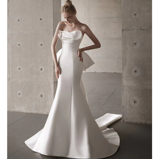 Well Tailored Dress with a Graceful Silhouette