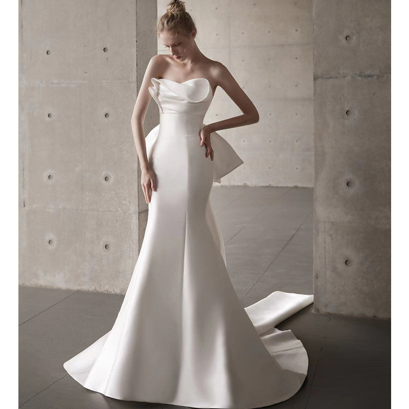 Well Tailored Dress with a Graceful Silhouette