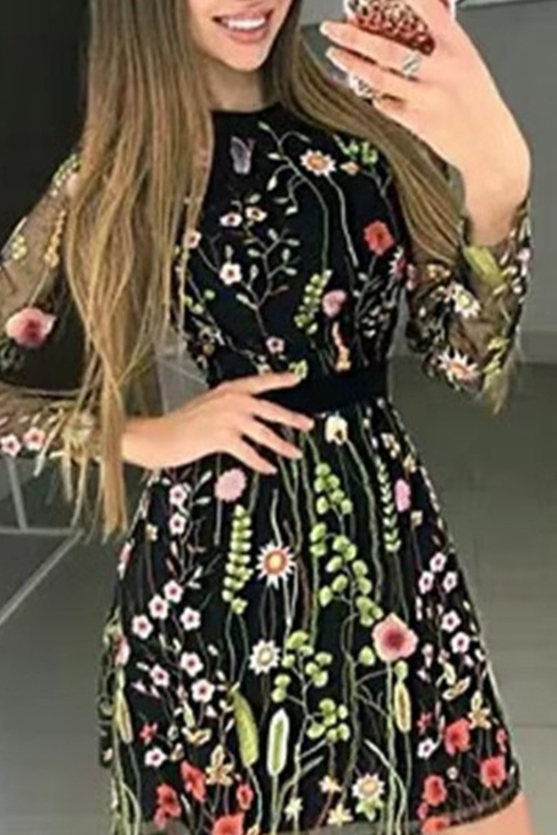 Well Tailored Dress with a Graceful Silhouette