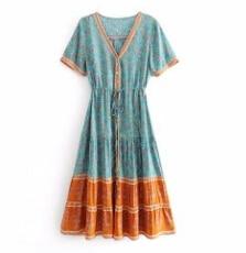 Beautifully Finished Dress in a Timeless Design