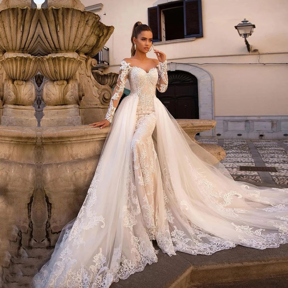 Beautifully Finished Dress in a Timeless Design