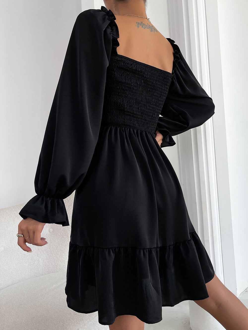 Effortlessly Elegant Dress with a Timeless Design