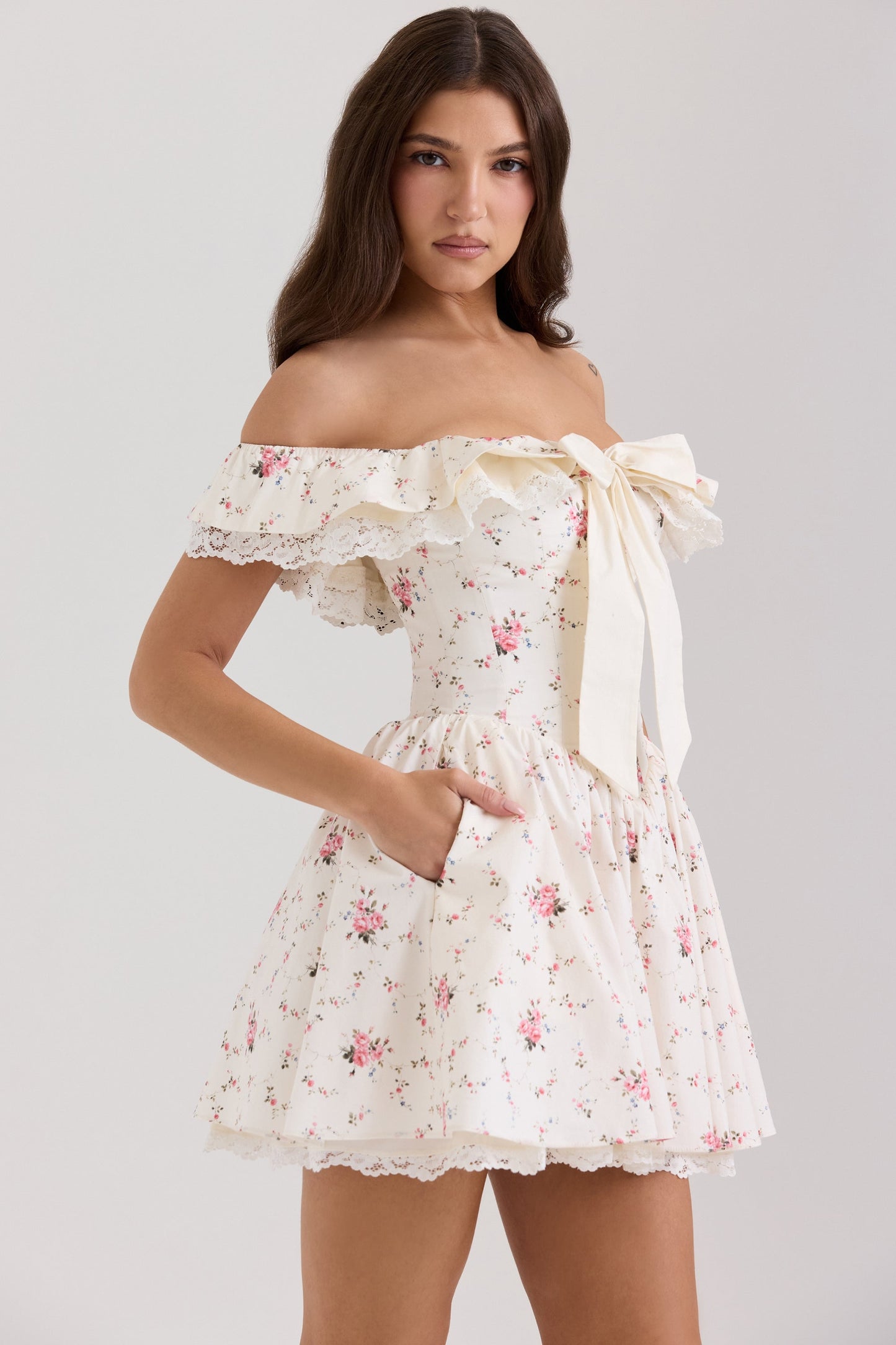 Effortlessly Elegant Dress with a Timeless Design