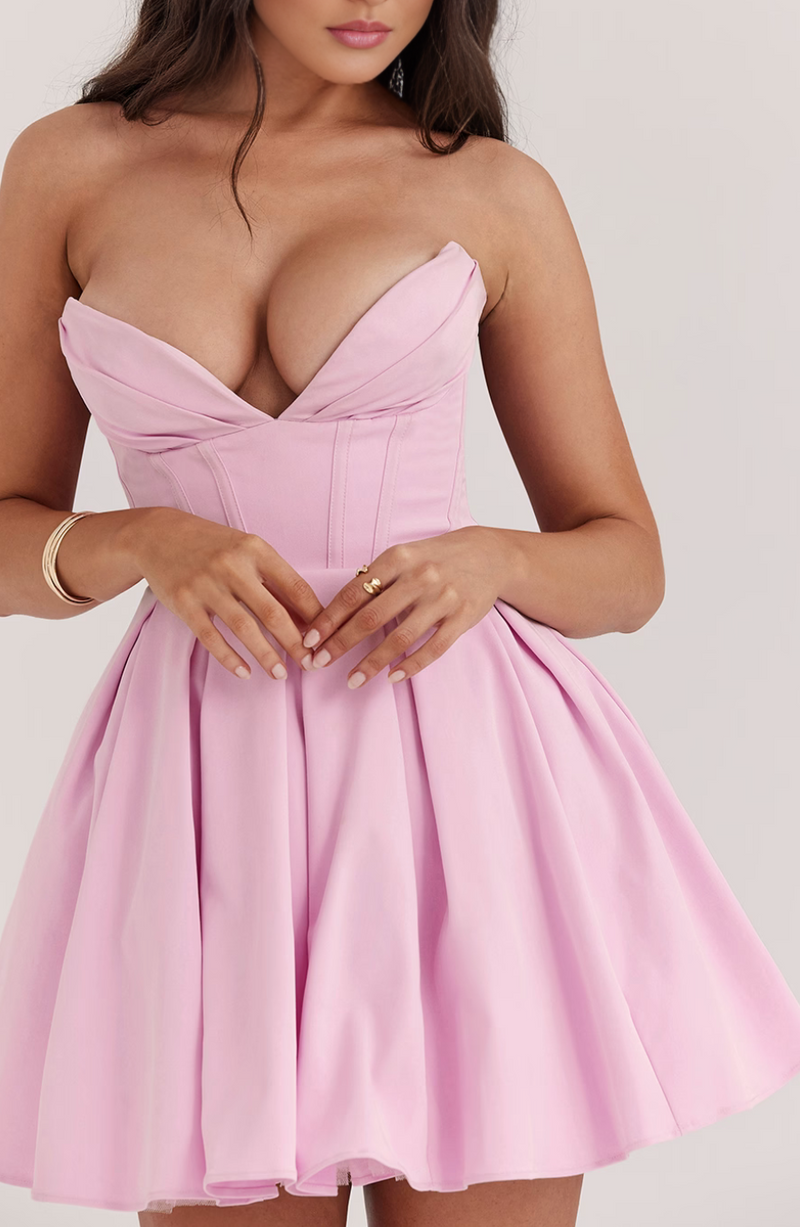 Gracefully Styled Dress for Any Occasion