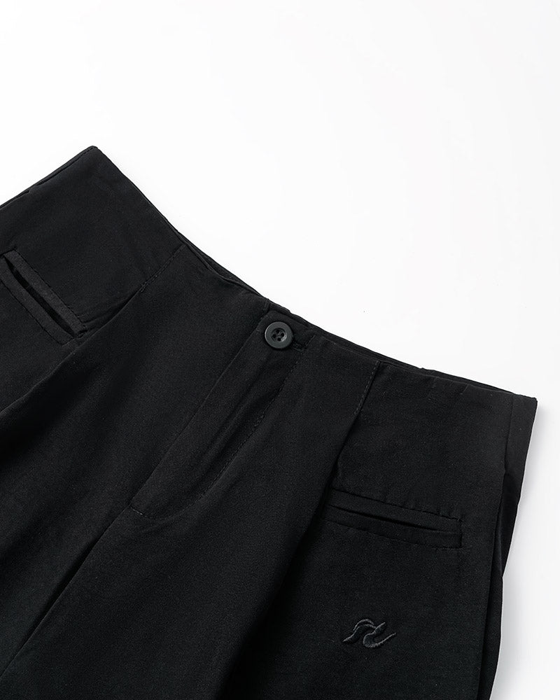 Well Tailored Pants with a Graceful Silhouette