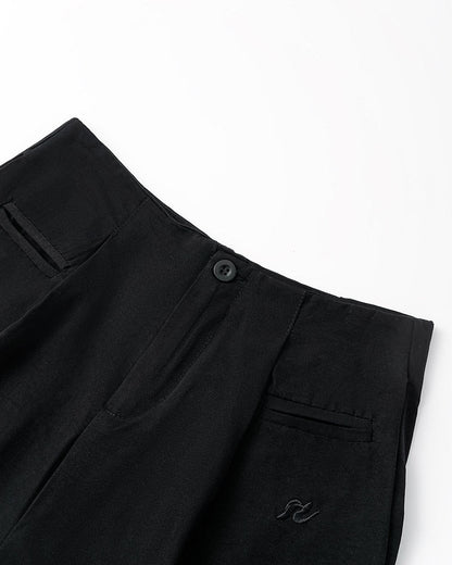Well Tailored Pants with a Graceful Silhouette