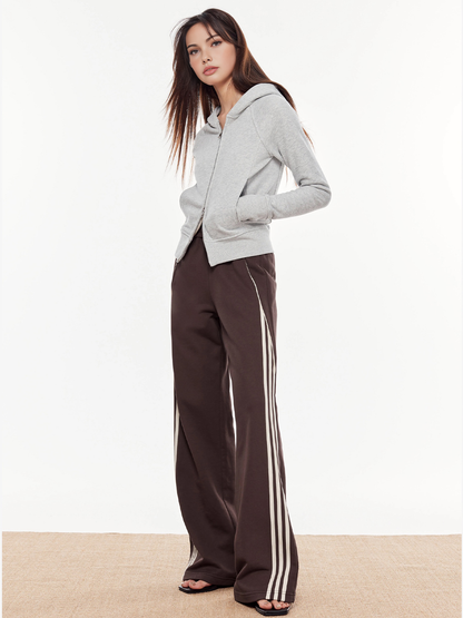 Effortlessly Elegant Pants with a Timeless Design