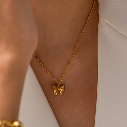 Romantic Gold Necklace for Special Moments