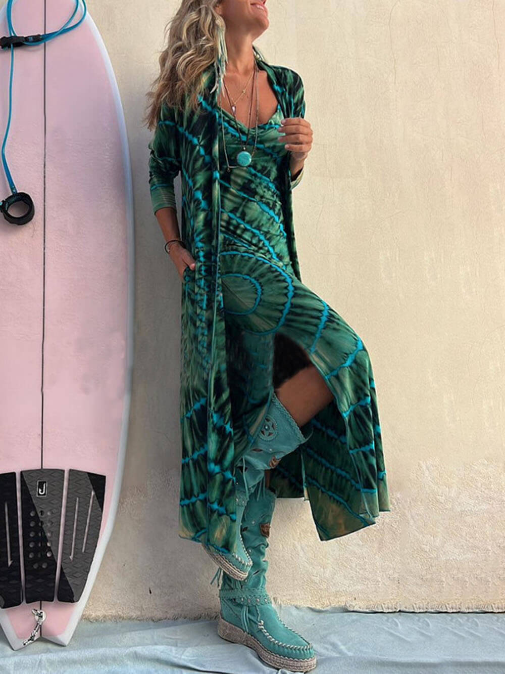 Beautifully Finished Dress in a Timeless Design