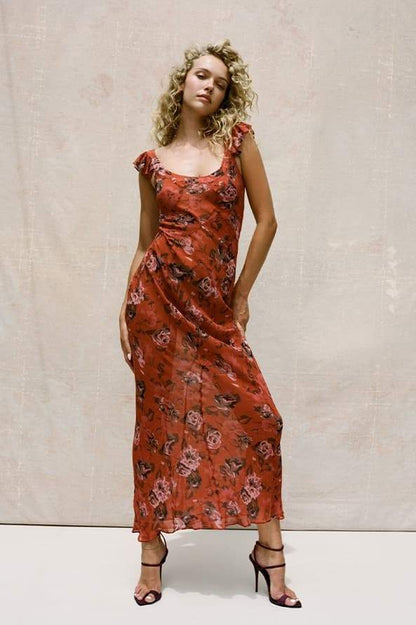 Beautifully Finished Dress in a Timeless Design