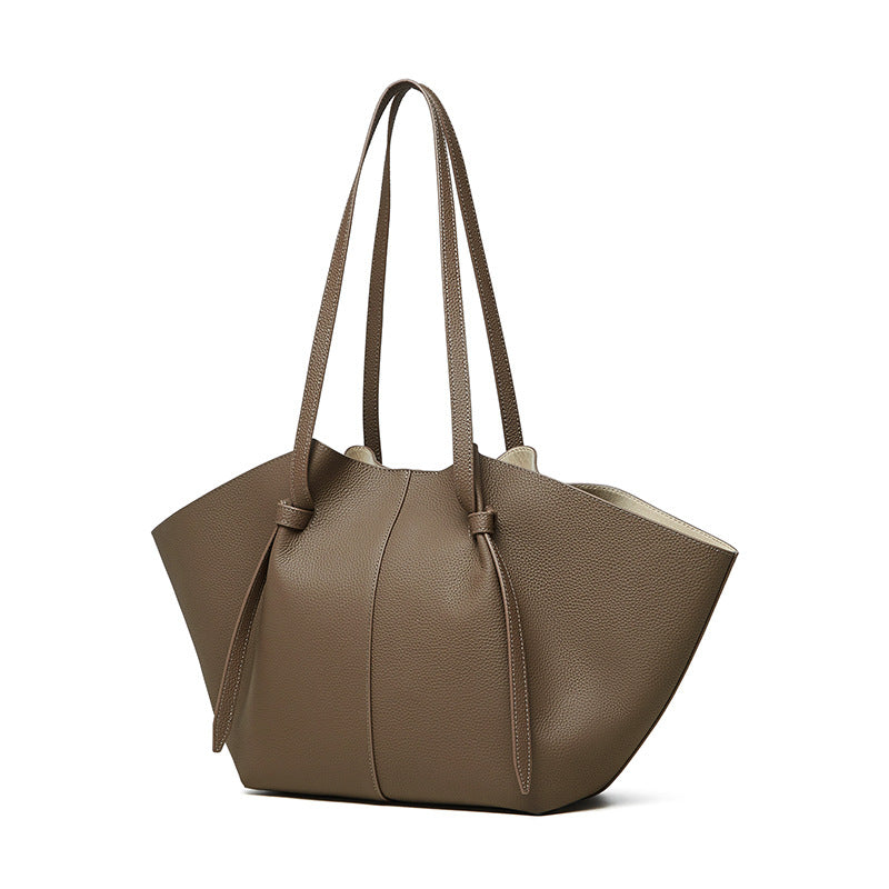 Gracefully Styled Bag for Any Occasion