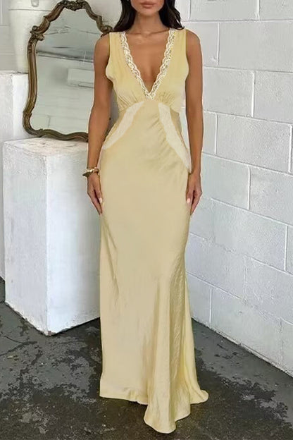 Beautifully Finished Dress in a Timeless Design