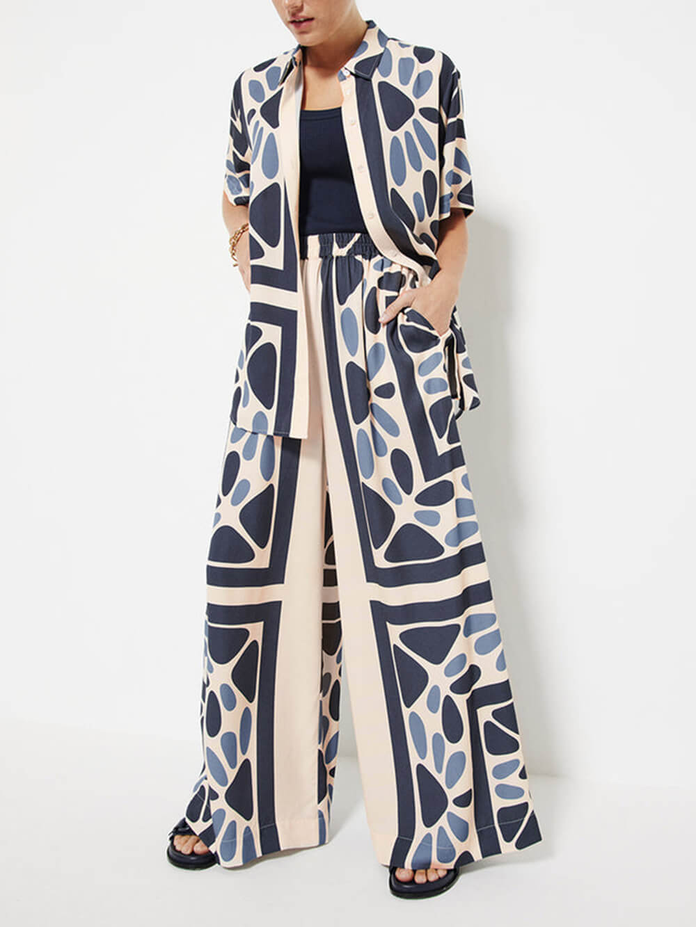 Sophisticated Pants with a Clean Classic Look