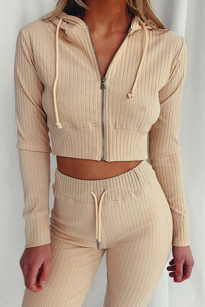 Effortlessly Elegant Pants with a Timeless Design