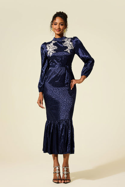 Beautifully Finished Dress in a Timeless Design
