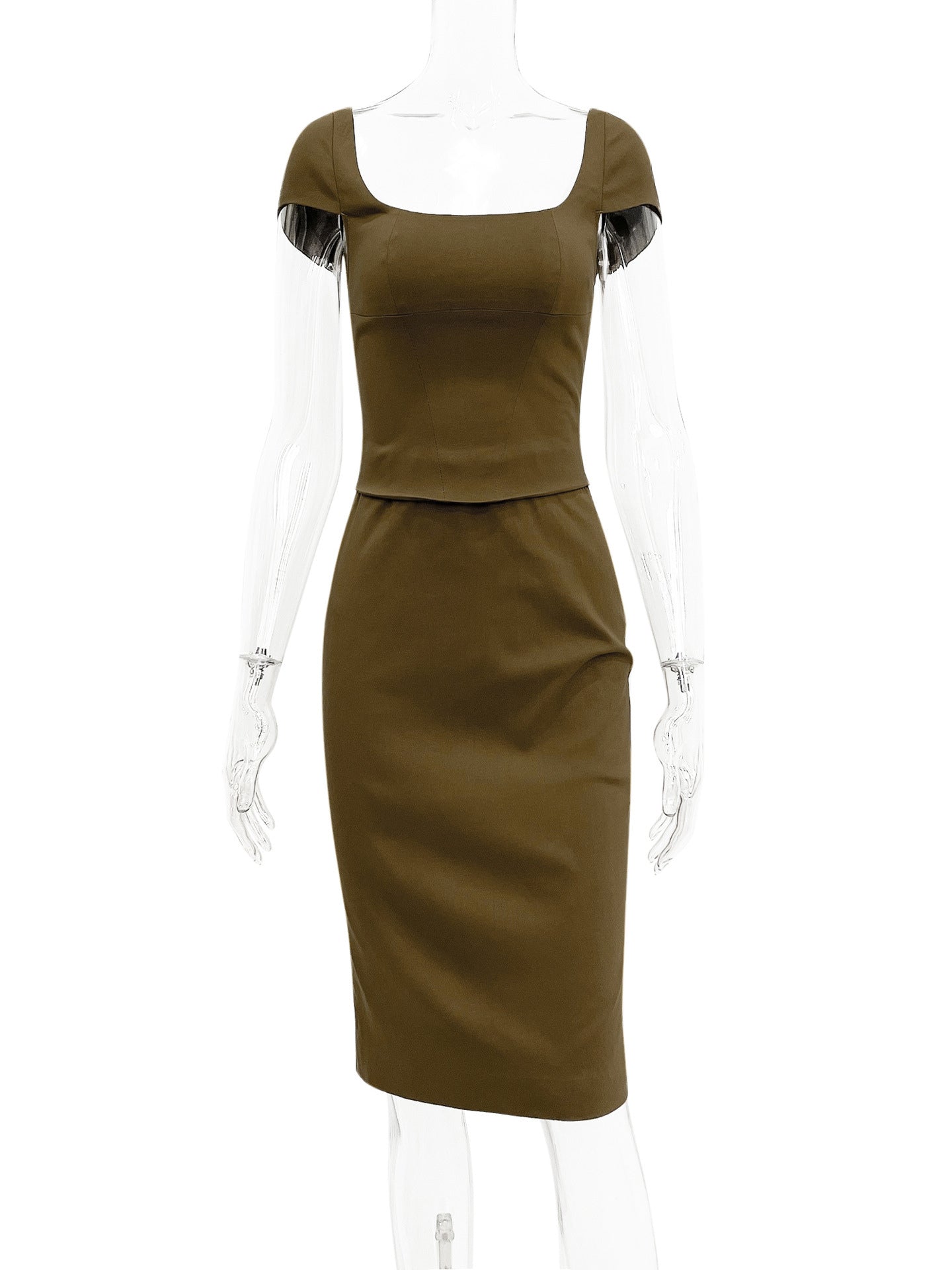 Well Tailored Dress with a Graceful Silhouette