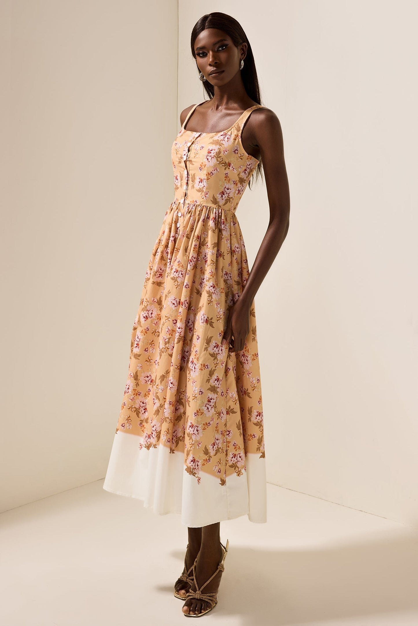 Gracefully Styled Dress for Any Occasion