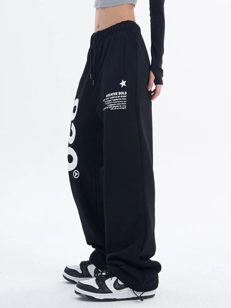 Elegantly Styled Trousers for Everyday Wear