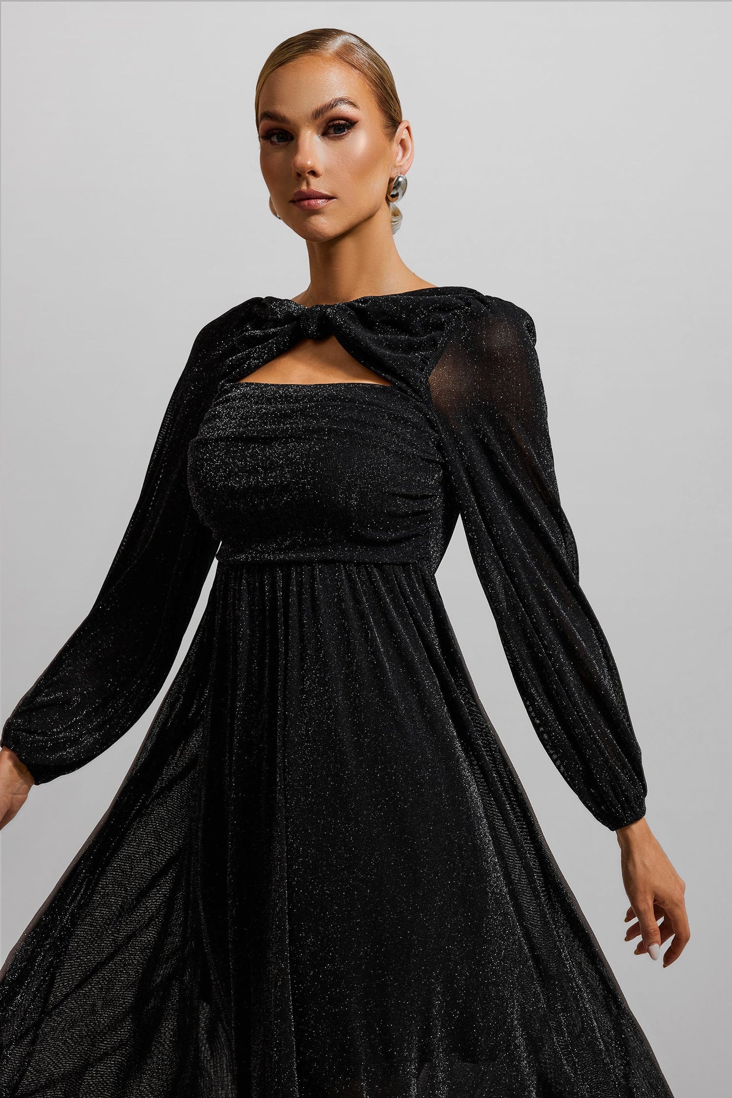 Well Tailored Dress with a Graceful Silhouette