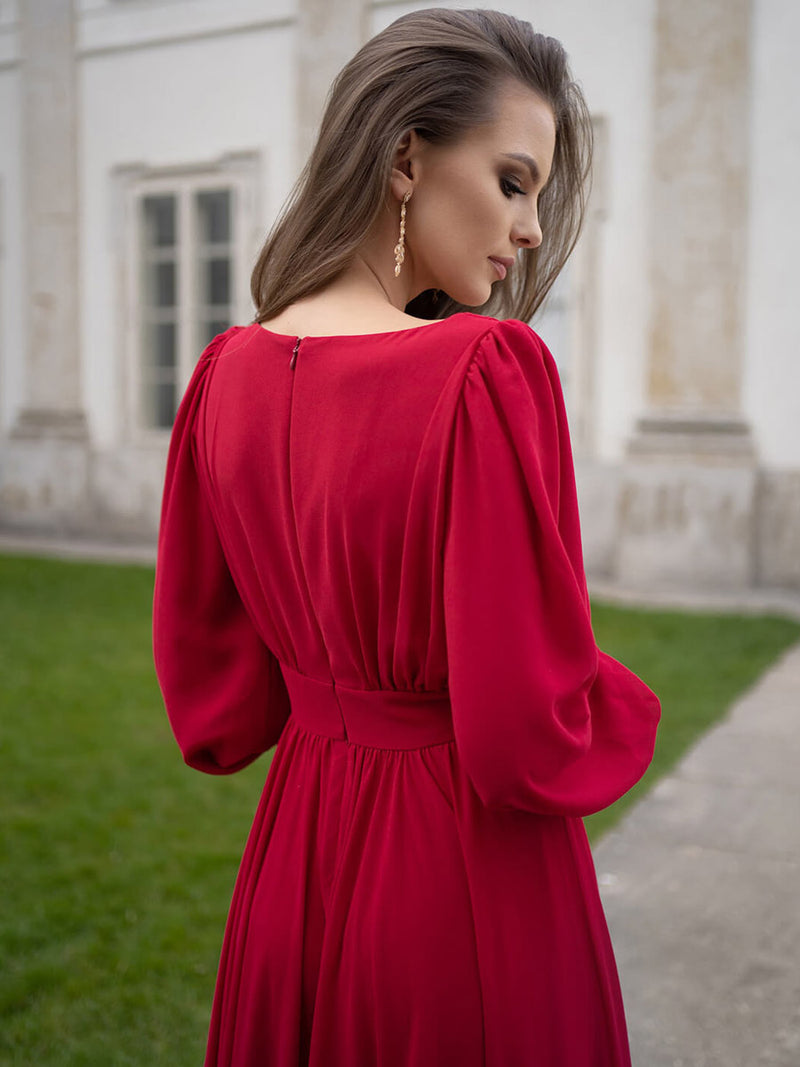 Beautifully Finished Dress in a Timeless Design