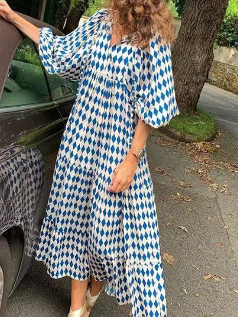 Beautifully Finished Dress in a Timeless Design