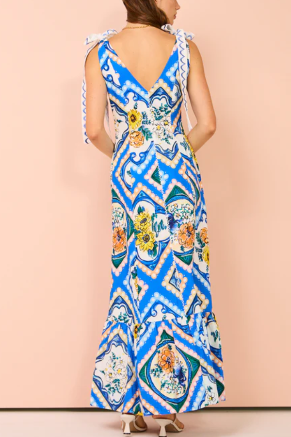 Beautifully Finished Dress in a Timeless Design