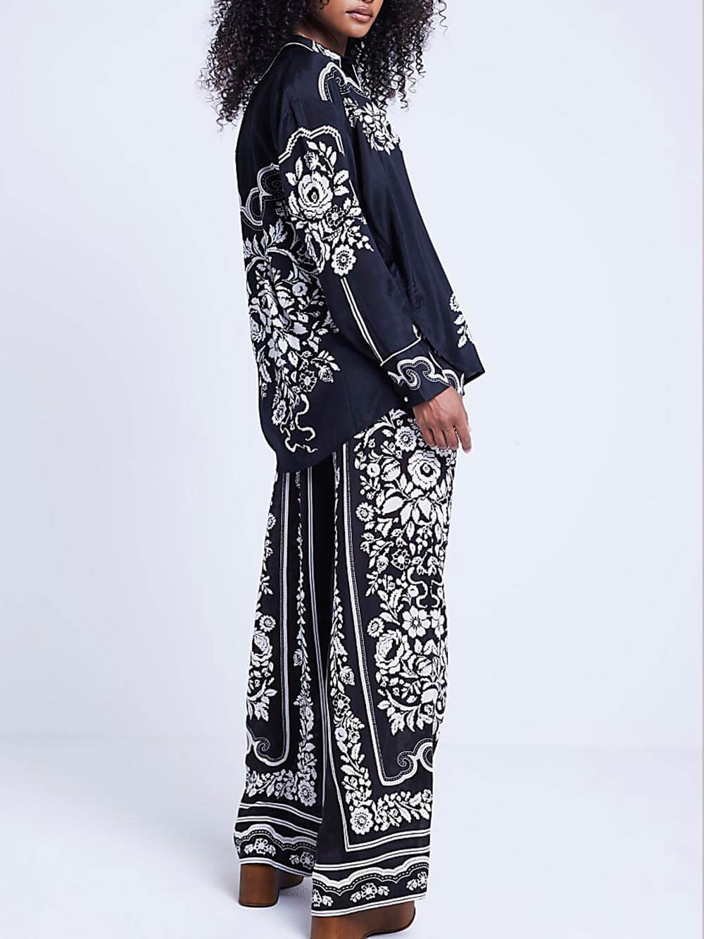 Beautifully Finished Pants in a Timeless Design