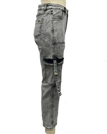 Effortlessly Elegant Pants with a Timeless Design