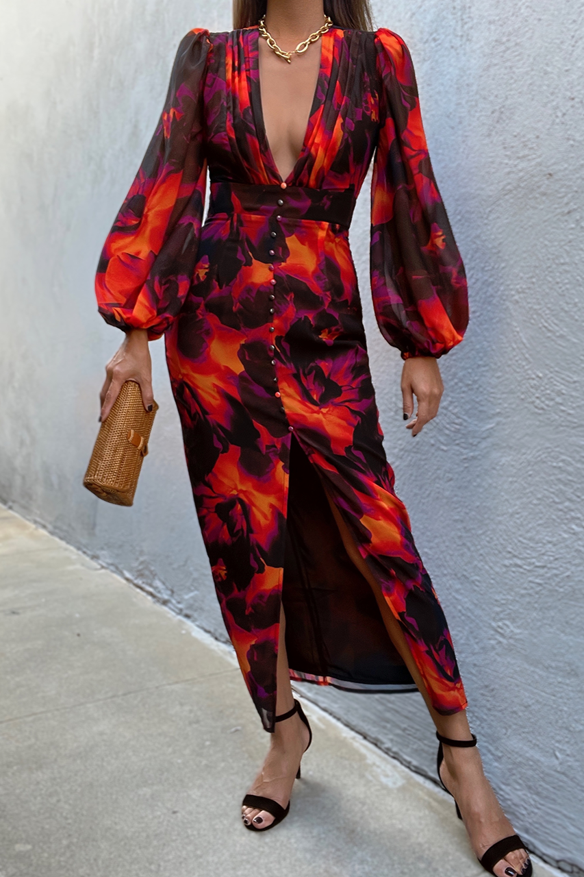 Beautifully Finished Dress in a Timeless Design