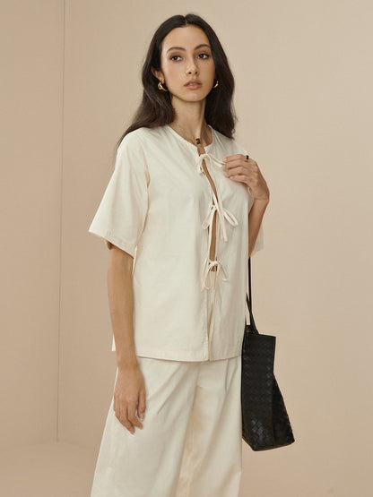 Effortlessly Elegant Pants with a Timeless Design