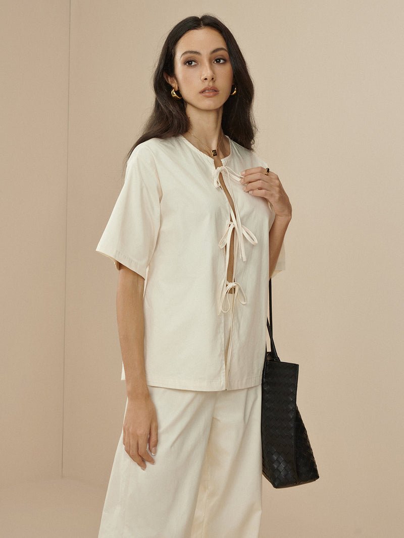 Effortlessly Elegant Pants with a Timeless Design