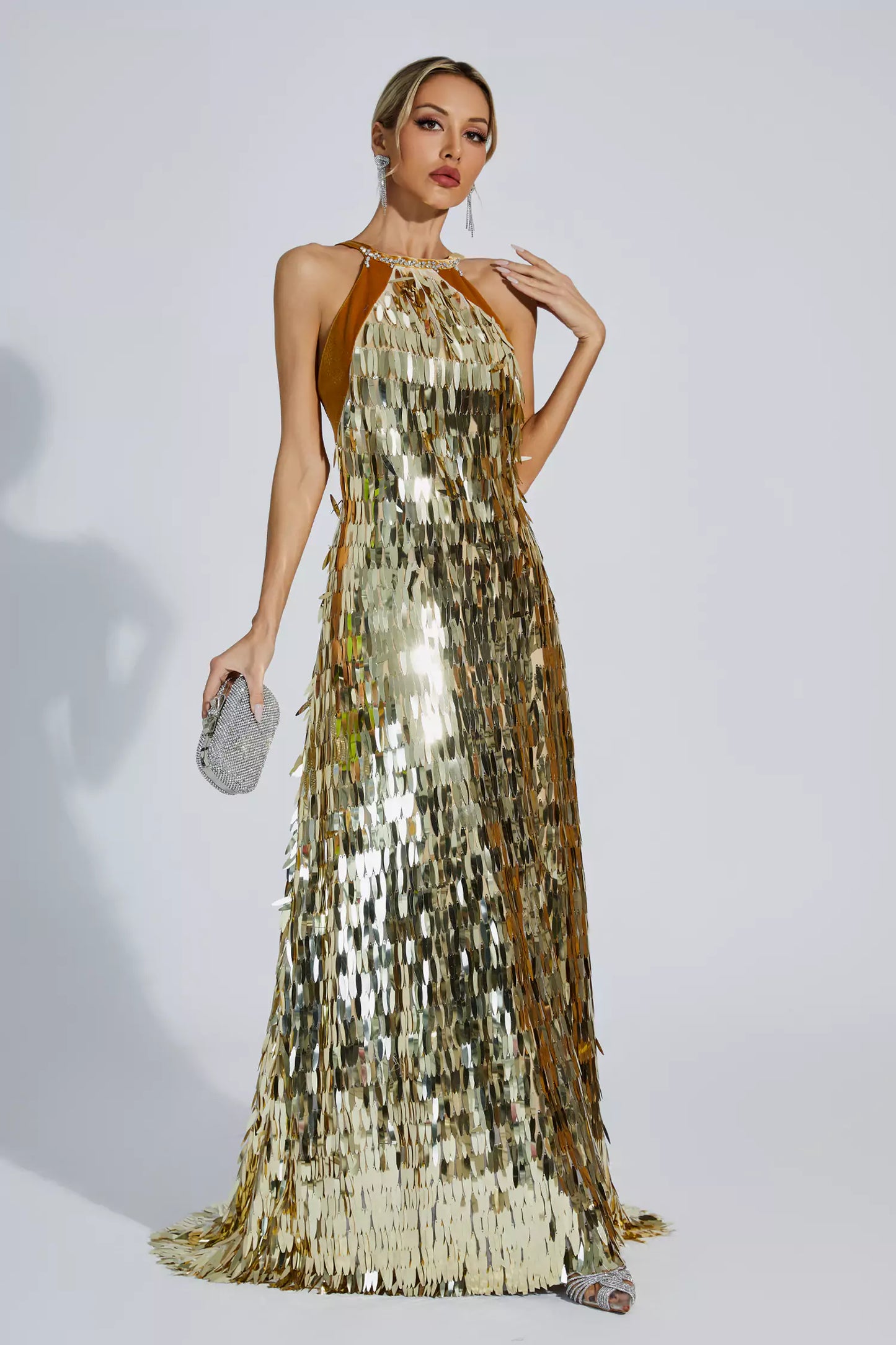 Well Tailored Dress with a Graceful Silhouette
