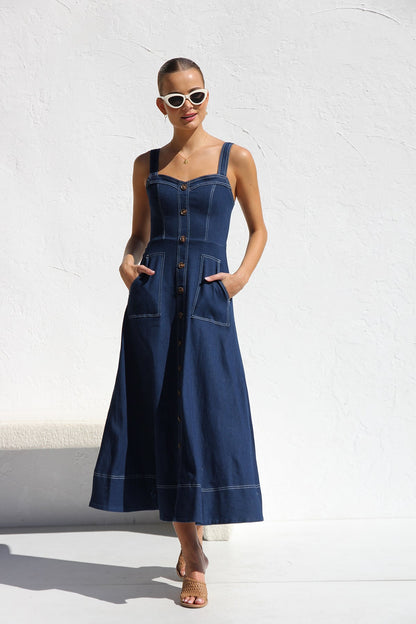 Effortlessly Elegant Dress with a Timeless Design