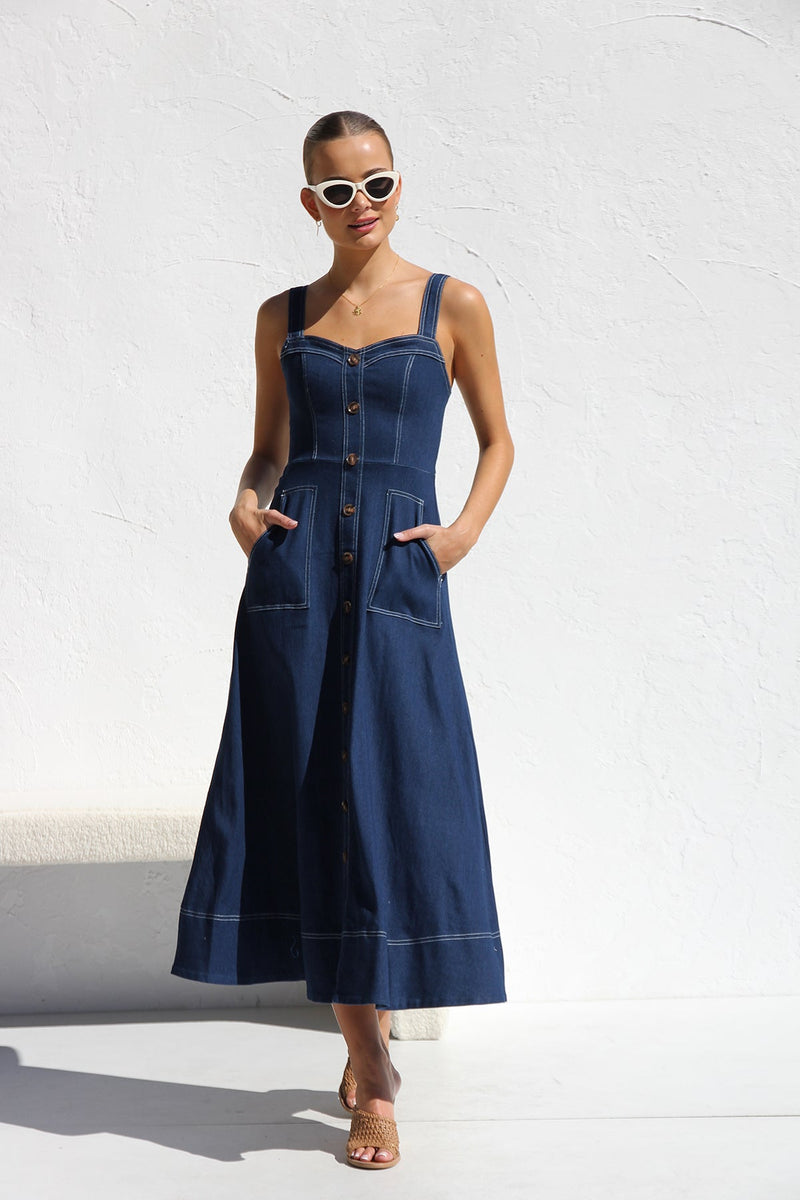 Effortlessly Elegant Dress with a Timeless Design