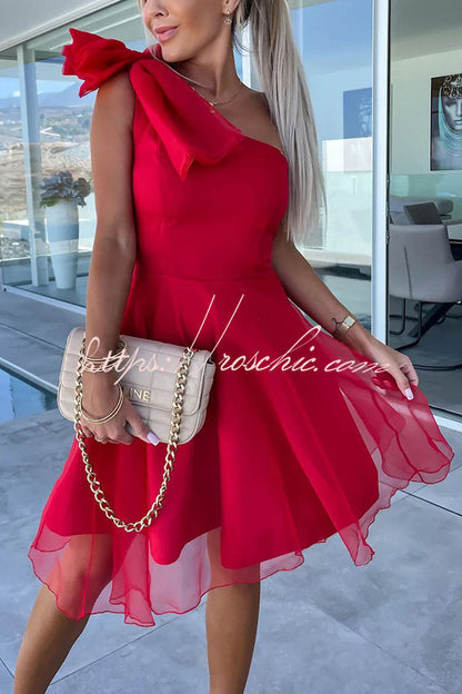 Well Tailored Dress with a Graceful Silhouette