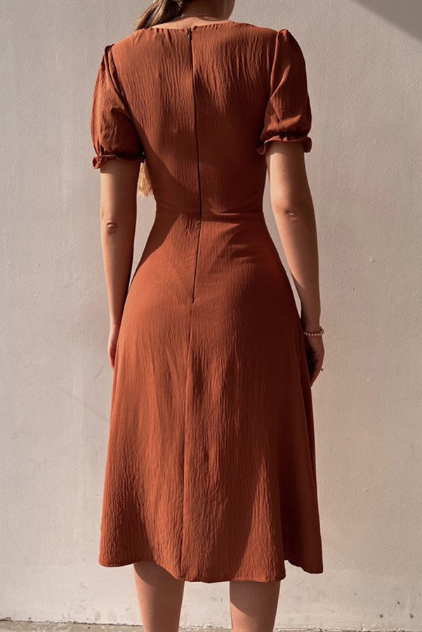 Effortlessly Elegant Dress with a Timeless Design