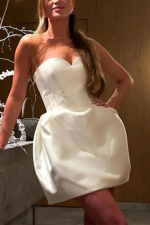 Beautifully Finished Dress in a Timeless Design