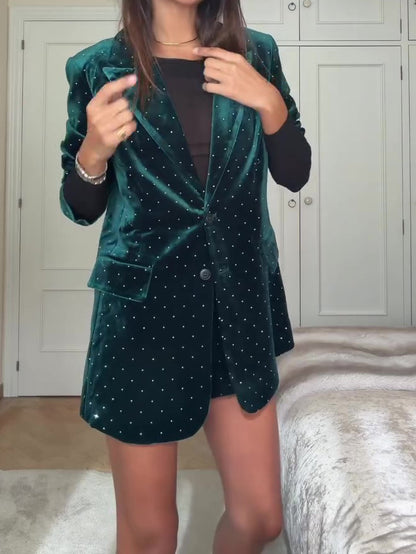 Well Tailored Jacket with a Graceful Silhouette