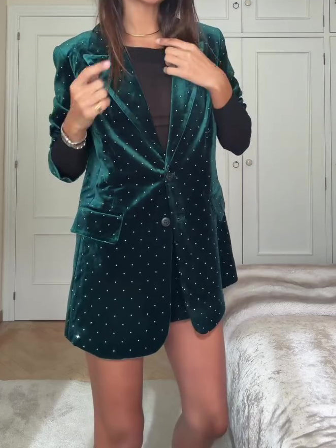Well Tailored Jacket with a Graceful Silhouette