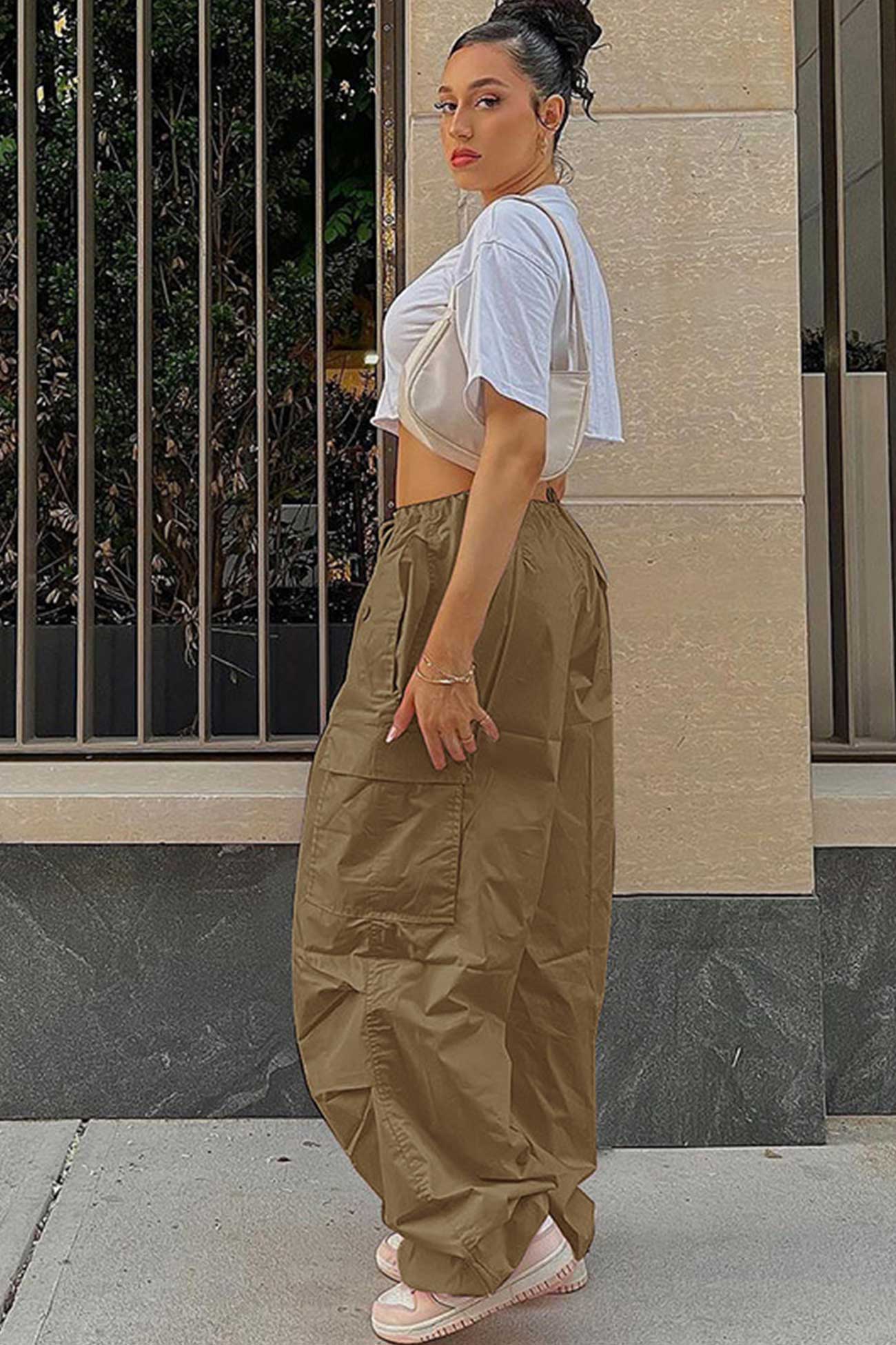 Well Tailored Pants with a Graceful Silhouette
