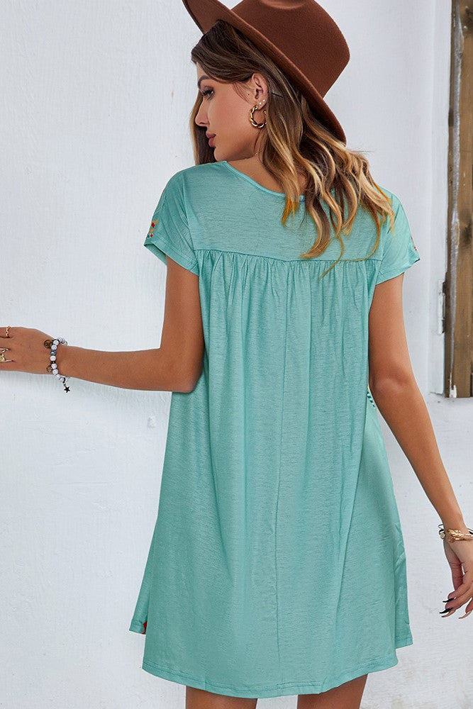 Beautifully Finished Dress in a Timeless Design