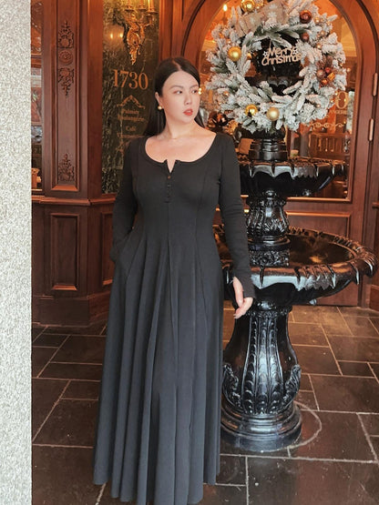 Beautifully Crafted Dress in a Classic Style