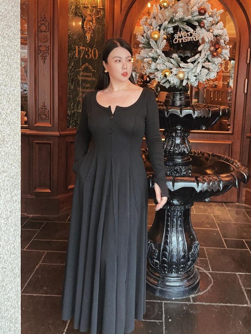 Beautifully Crafted Dress in a Classic Style